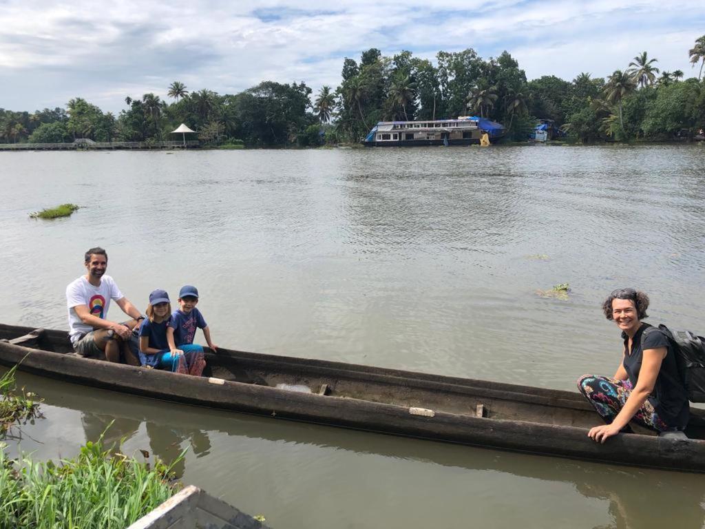 Ayana's Homestay Alappuzha Luaran gambar